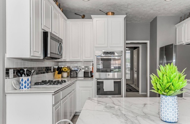 Single story 4 Bedroom estate. POOL villa in Friendswood + 3 car garage