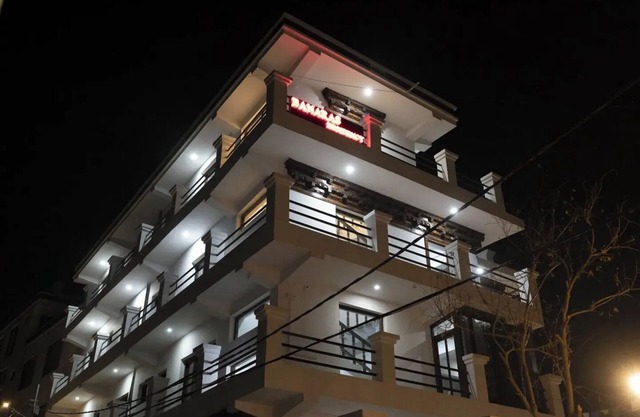 Situated 10 mints from airport 10 mints from main market and mountains view.