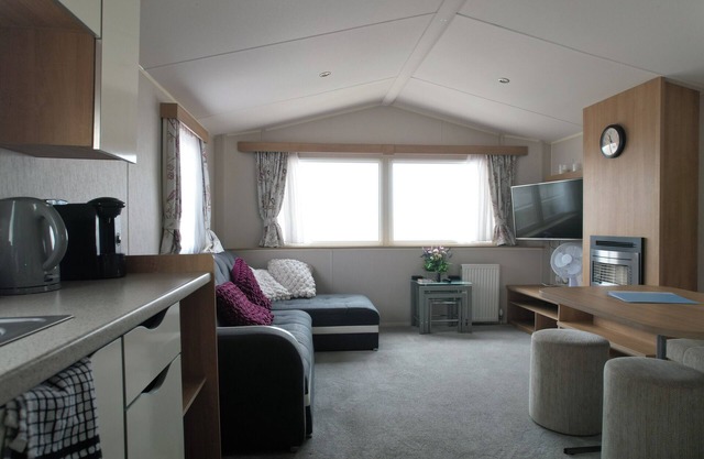 Six Berth- Pet Friendly please ask ,Free WiFi ,Private secure decking,- Sea front with amazing views, Not to be missed