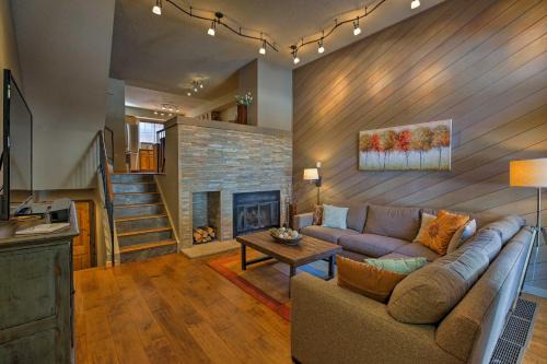Ski-In Breckenridge Abode Walk to Main St and Lifts