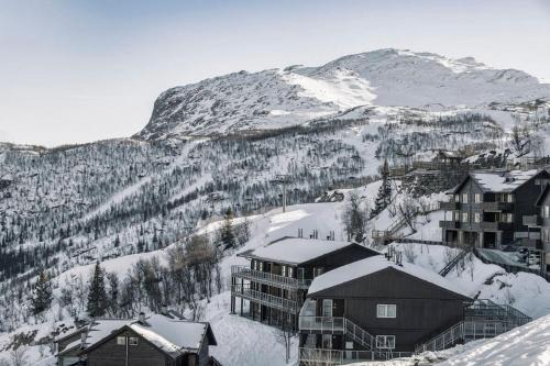 Ski in-Ski out with Sauna and Modern Mountain Comfort