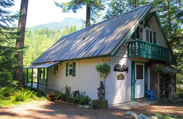 SKY RIVER CABIN- VIEWS, CLOSE TO HIKING