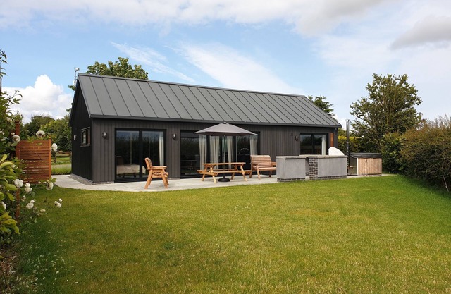SKYLARK, family friendly, character holiday cottage in Bishop Wilton