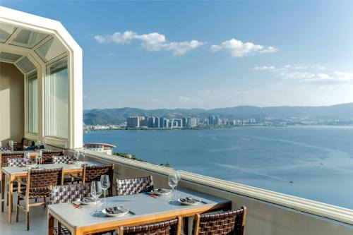 Skyline Cloud Cliff Sea View Hotel