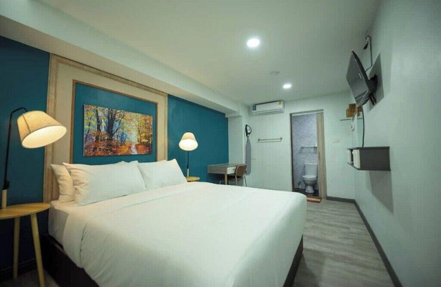 SkyLink Homes Deluxe Apartment - BTS Chidlom & Airport Link Prattunam Station