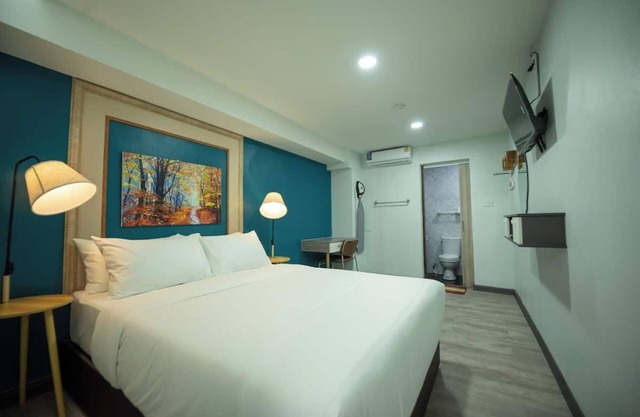 SkyLink Homes Superior Apartment @ BTS Chidlom & Airport Link Prattunam Station