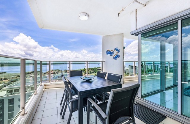 Skytower Sea Views Apartment