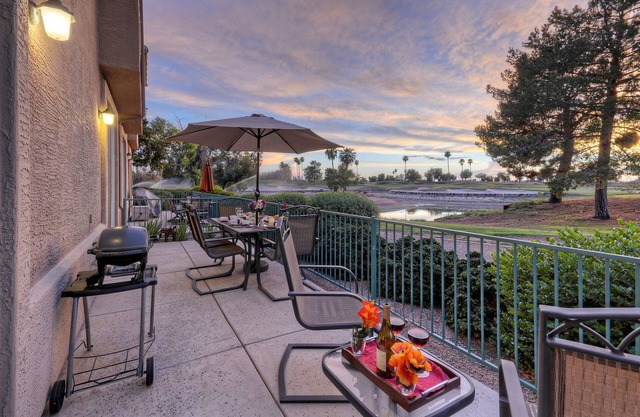 SL Lakes Condo w/GOLF VIEWS, Gated Comm w/Htd POOL &Spa, Walk to Mall w/Eats & Theater