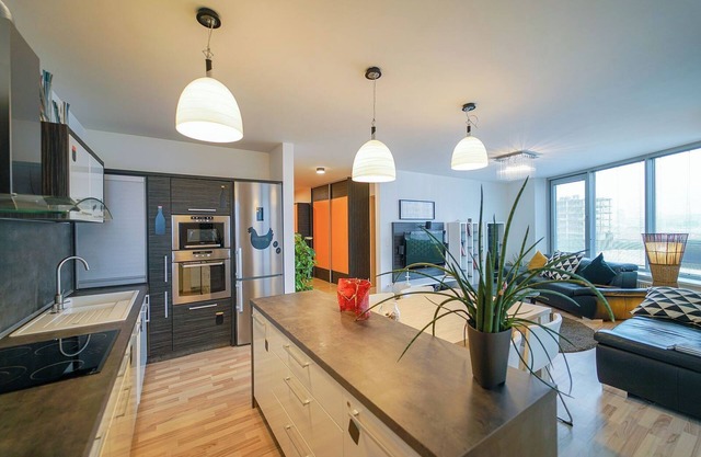 Slavic Spacious Apartment by CHORS