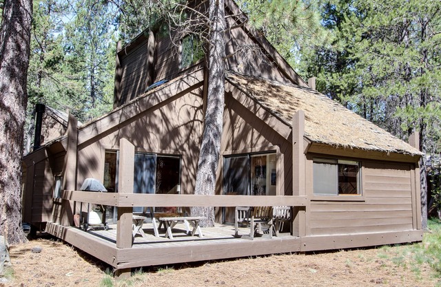 Sleek home w/private hot tub & SHARC access - dog-friendly