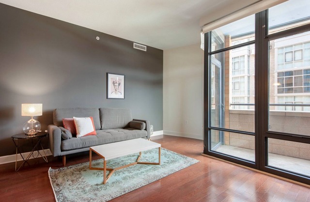 Sleek Mt. Vernon 1BR w/Gym, W/D, 2 Pools, roomy rooftop, by Blueground