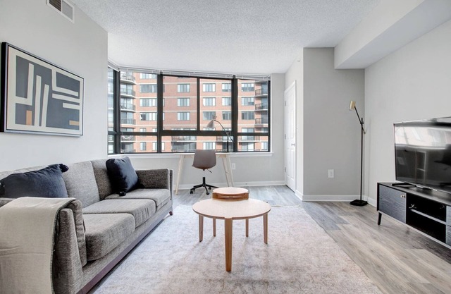 Sleek Pentagon City 1BR w/W/D, Gym & Lounge, near Metro, by Blueground
