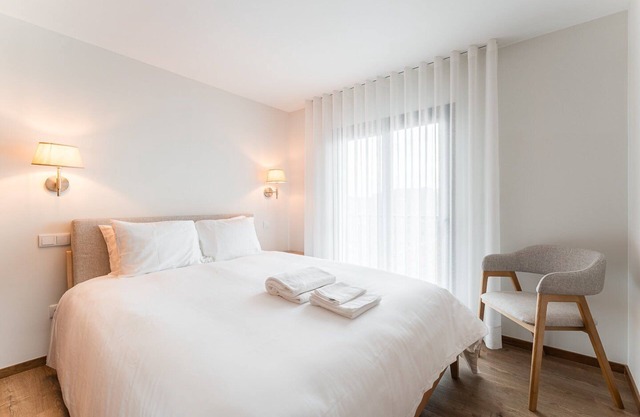 Sleek rural escape in Gémeos