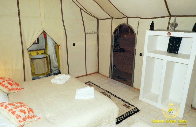 SLEEP IN LUXURY TENT IN DESERT !