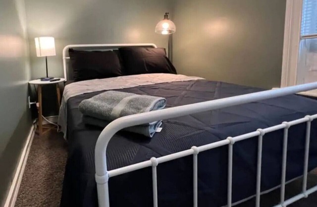 Sleeps 14! 4 BR w/9 Beds & 2 Bathrooms + WIFI!