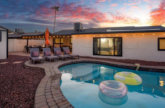 Sleeps 14 | Cabana Bar, Pool & Game Room!