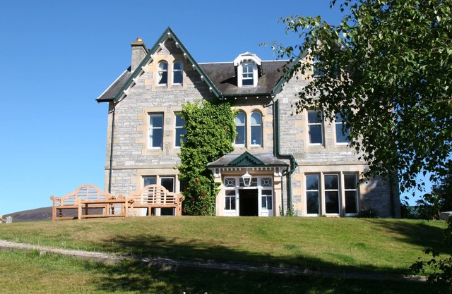 Sleeps 18 in 5 king, 1 king with bunk, 1 twin and 1 bunk room