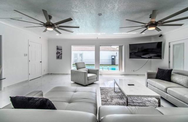 Sleeps 28 - Ocean View - Pearl on Ocean Dr, Combined Estate