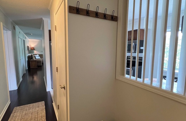 Sleeps 6- 2Bdrm Condo-All Services functioning. Near site-seeing & activities.