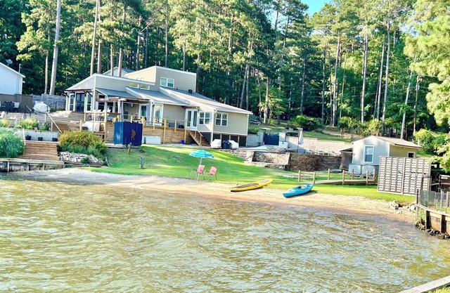 Sleeps 6, Inground Pool, Amazing Views + More!