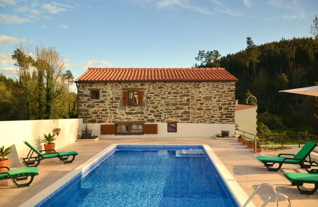 Sleeps 6 peoplenEntire use of house, pool and all facilities. Exclusively yours.