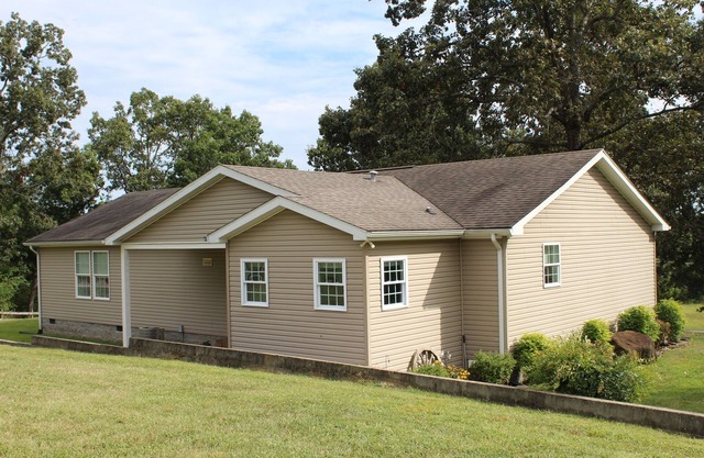Sleeps 6, rural, tranquil.