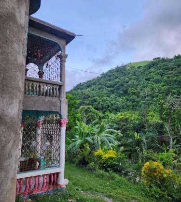sleeps 7 plus private parking apartment near Yallahs in St Thomas Jamaica
