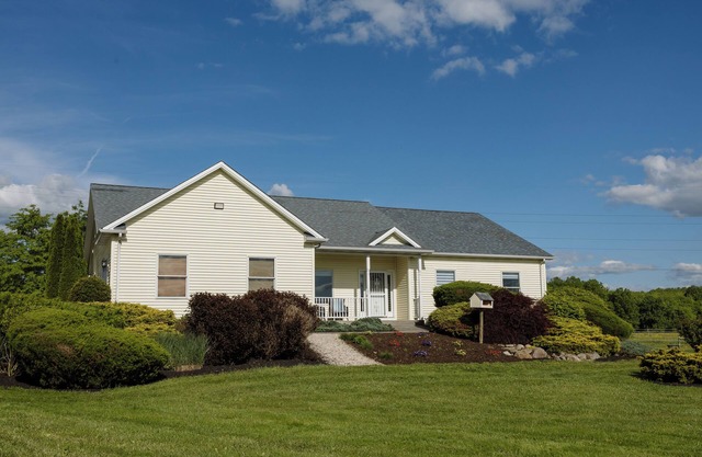 Sleeps 8, country stay, peaceful, pond