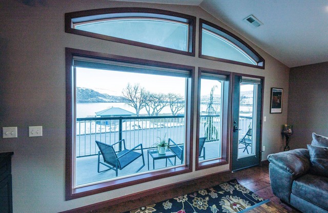 Sleeps up to 12! 4BD, 3BA Riverfront Guesthouse, Mountain & River Views!