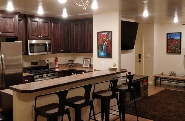 Slickrock Sands - Sleeps 8! Pet/bike friendly.