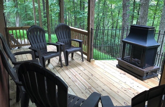 SLOPESIDE- Private Luxury Chalet w/Mtn views, Backs to Slopes, Paved Driveway