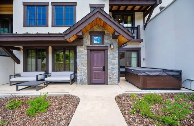 Slopeside Retreat Village 2 Bedroom Luxury Condo - Stunning Condo|Ski In/Out and Private Hot Tub