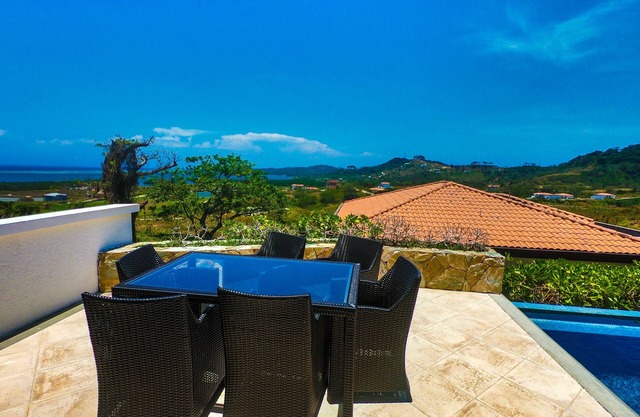 "SLOW M’OCEAN VIEWS" Golf Course & Resort