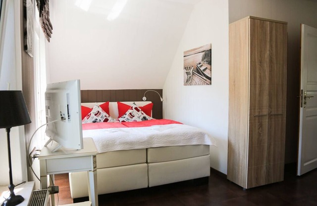 Small and very individual chalet with a special charm right on the lake.