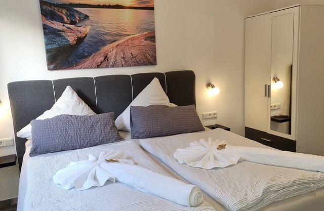 Small double room William Kidd facing the garden