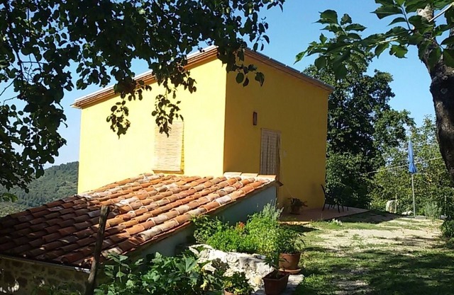 Small fine apartment in the green with sea views and terrace in the Cilento