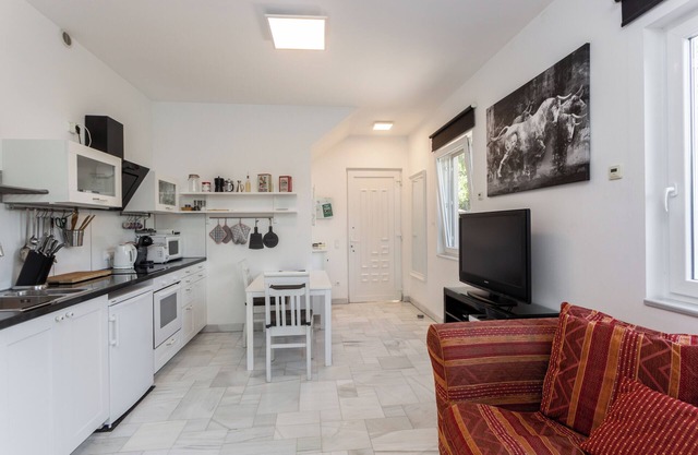 Small flat in a quiet neighbourhood equipped with all amenities