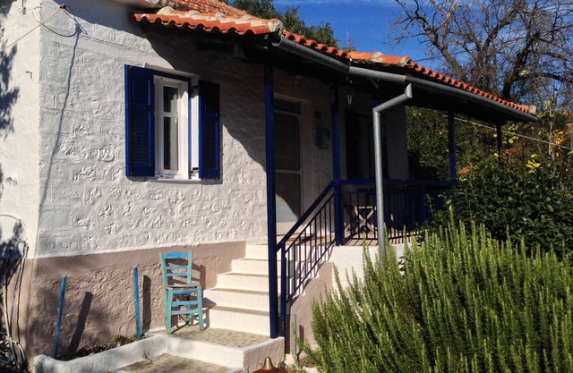 Small original and traditional stone house with care guarantee
