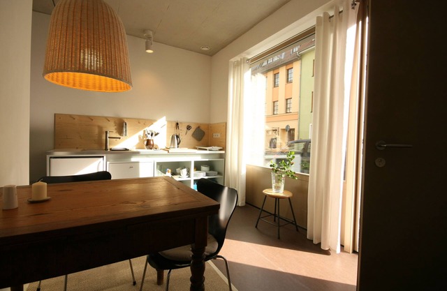 Small, stylish guest apartment in the middle of Weimar's historic old town.