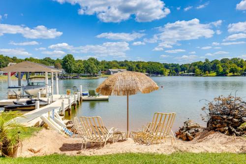 Smith Mountain Lake Retreat with Private Beach!