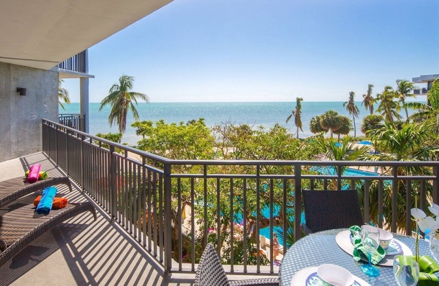 *SMOOTH SAILING @ THE BEACH* Ocean Condo/Pool & Tennis + LAST KEY SERVICES.