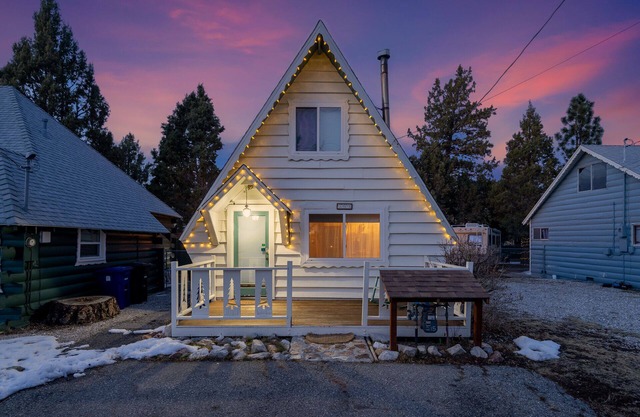 Snow Daze! Visit the mountains! Bring your pup, stay, play & enjoy clean air!