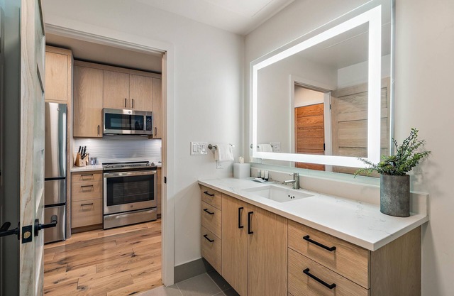 Snowbird Peak Village Studio Condo - Scenic Condo with views|Fireplace & Balcony
