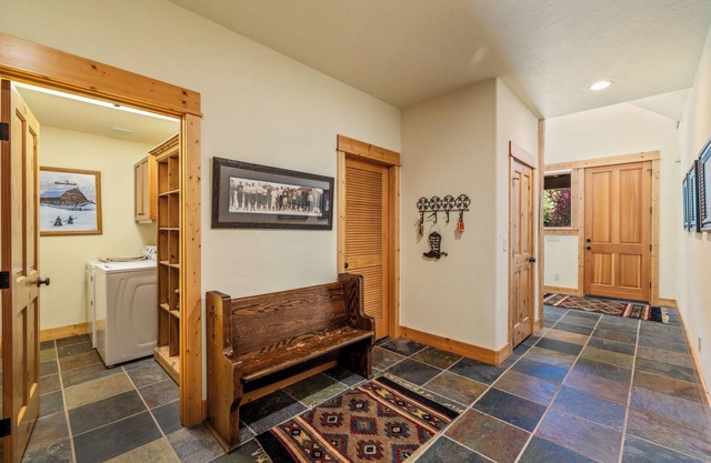 Snowflake Lodge ~ 4-bedroom home Minutes to the Slopes at Steamboat Ski Resort