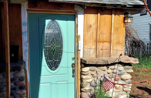Snug and Cozy Hideaway is close to National Parks, BYU Idaho, and River Beach