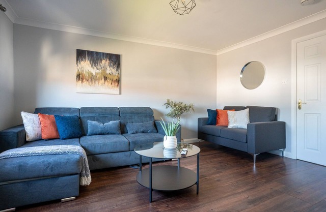 Snug Modern Apartment in Alloa