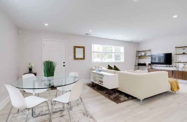 Sojourn on Duke NEW 3 BR in Alexandria