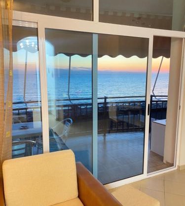 Solei Apartment Sea View Golem