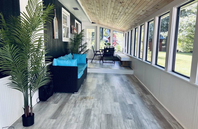 Something About Sara: 4BR Lake House on Lake Sara