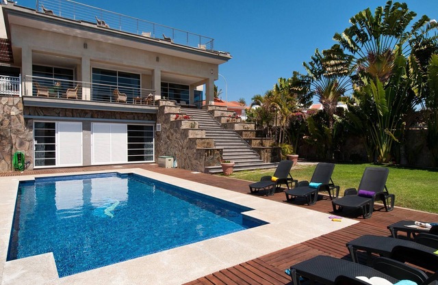 Sonnenland House for 12 by VillaGranCanaria